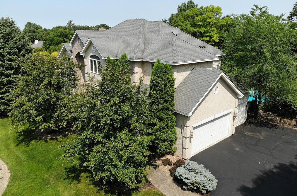2082 Royale Dr, Saint Paul MN  55122-3390 exterior
