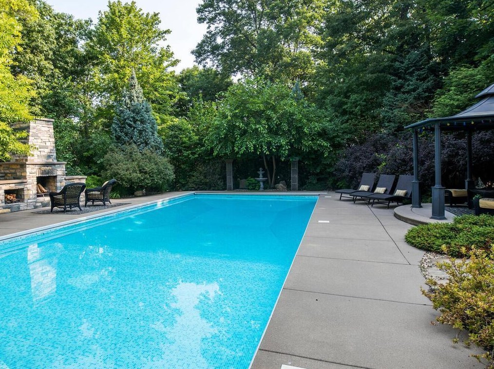 2082 Royale Dr, Saint Paul MN  55122-3390 exterior
