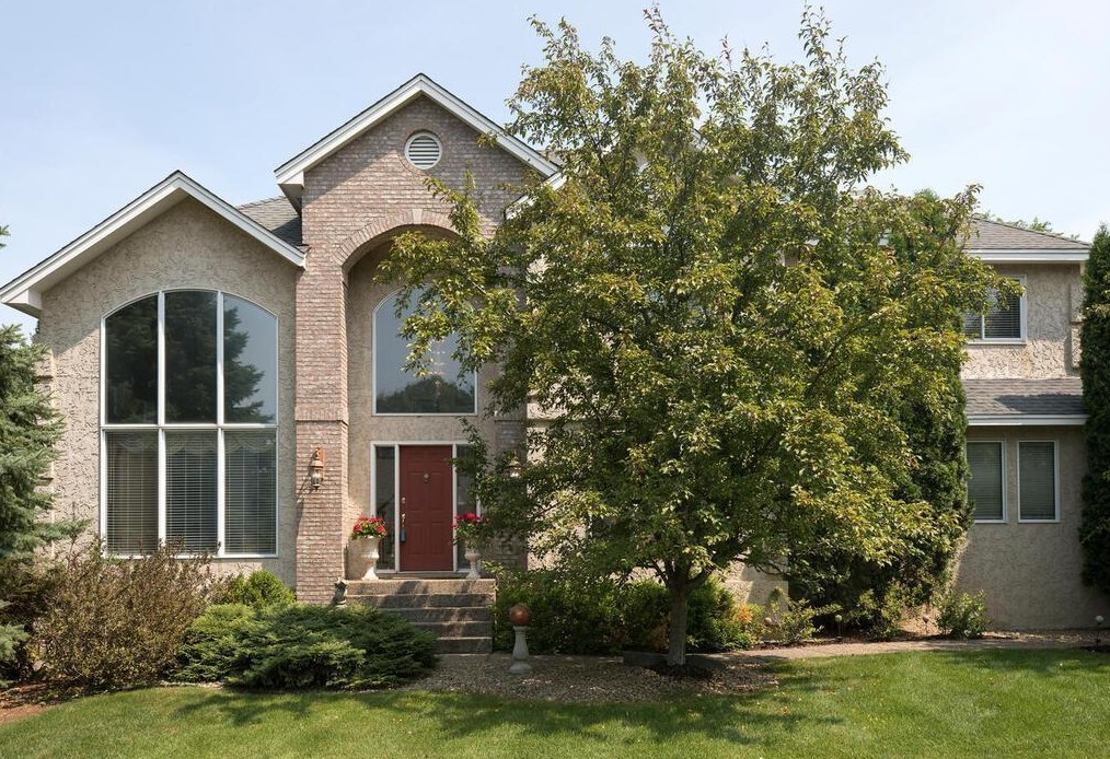 2082 Royale Dr, Saint Paul MN  55122-3390 exterior