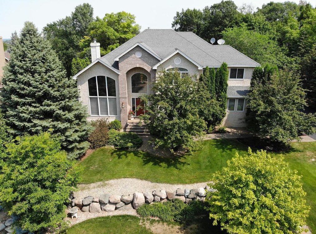 2082 Royale Dr, Saint Paul MN  55122-3390 exterior