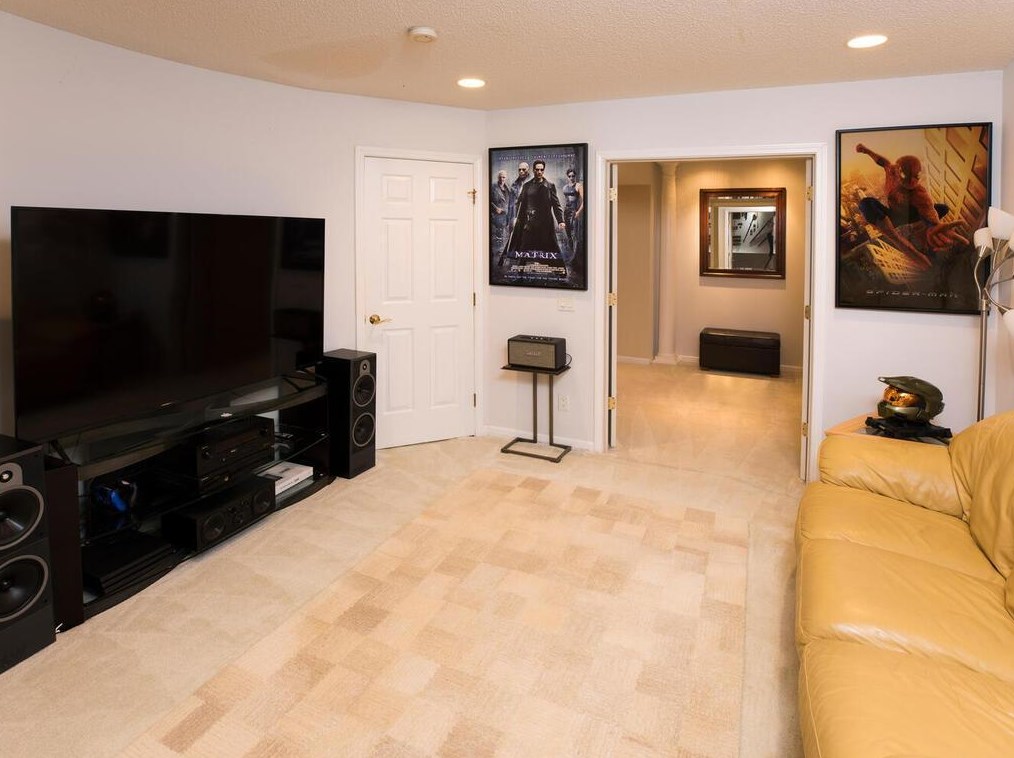 2082 Royale Dr, Saint Paul MN  55122-3390 exterior