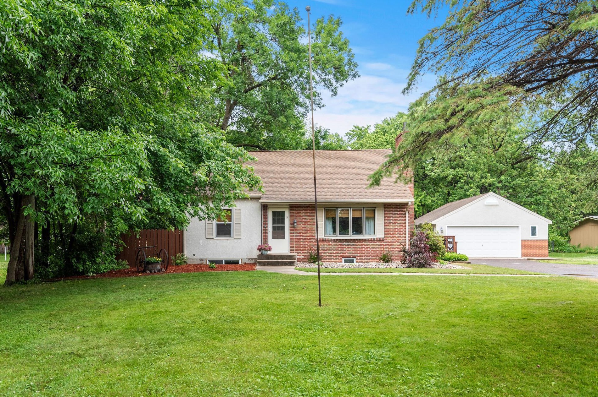 2523 Stillwater Rd, Saint Paul MN  55119-3616 exterior