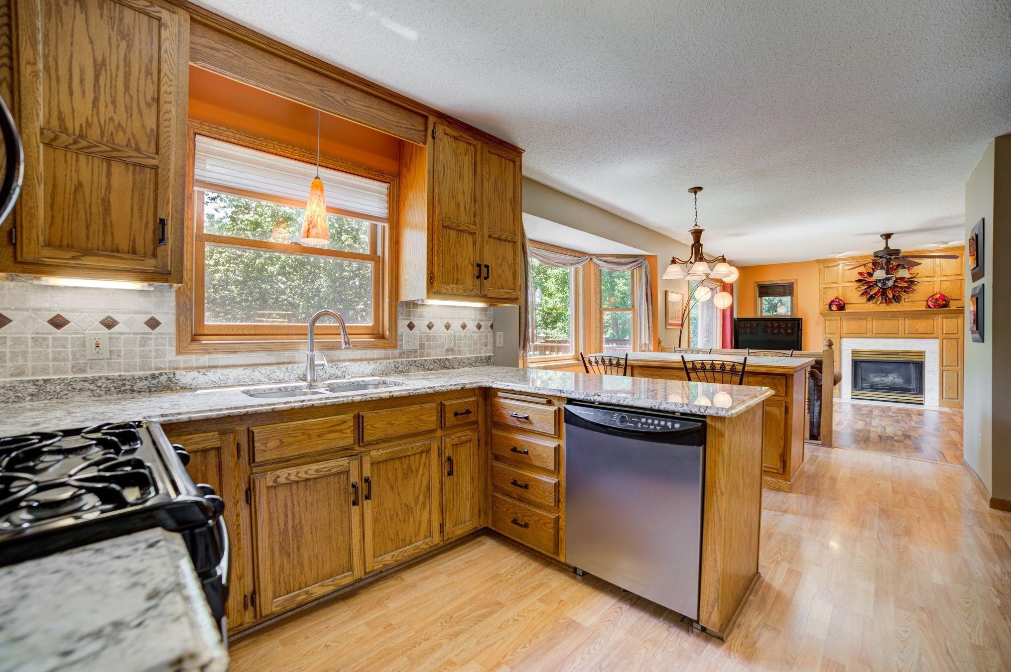 1027 Bluff Pass S, Chaska, MN 55318