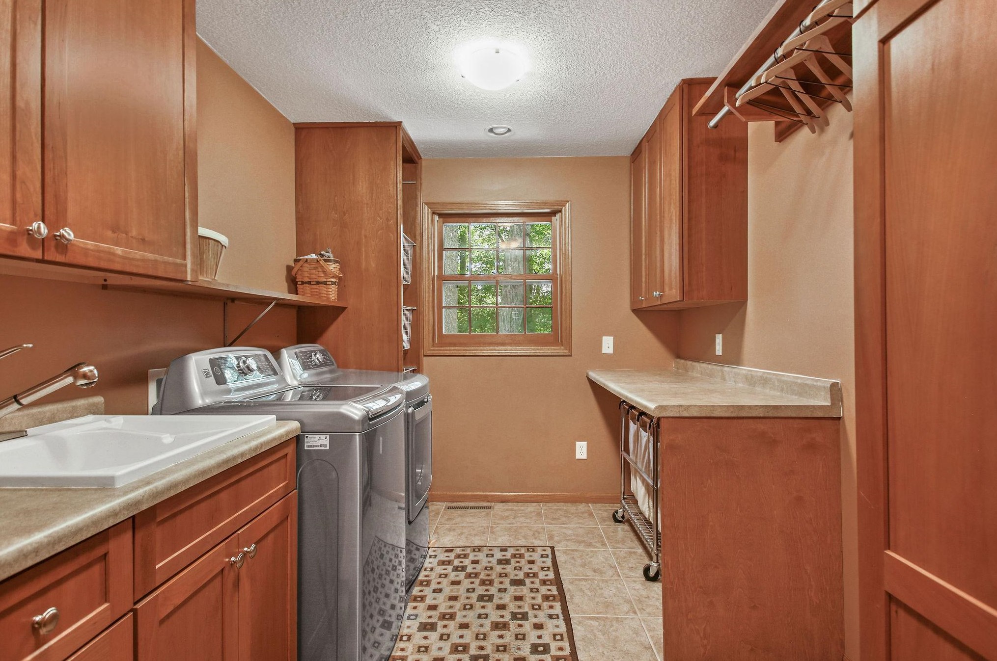 3214 Red Oak Dr, Saint Paul MN  55121-2336 exterior