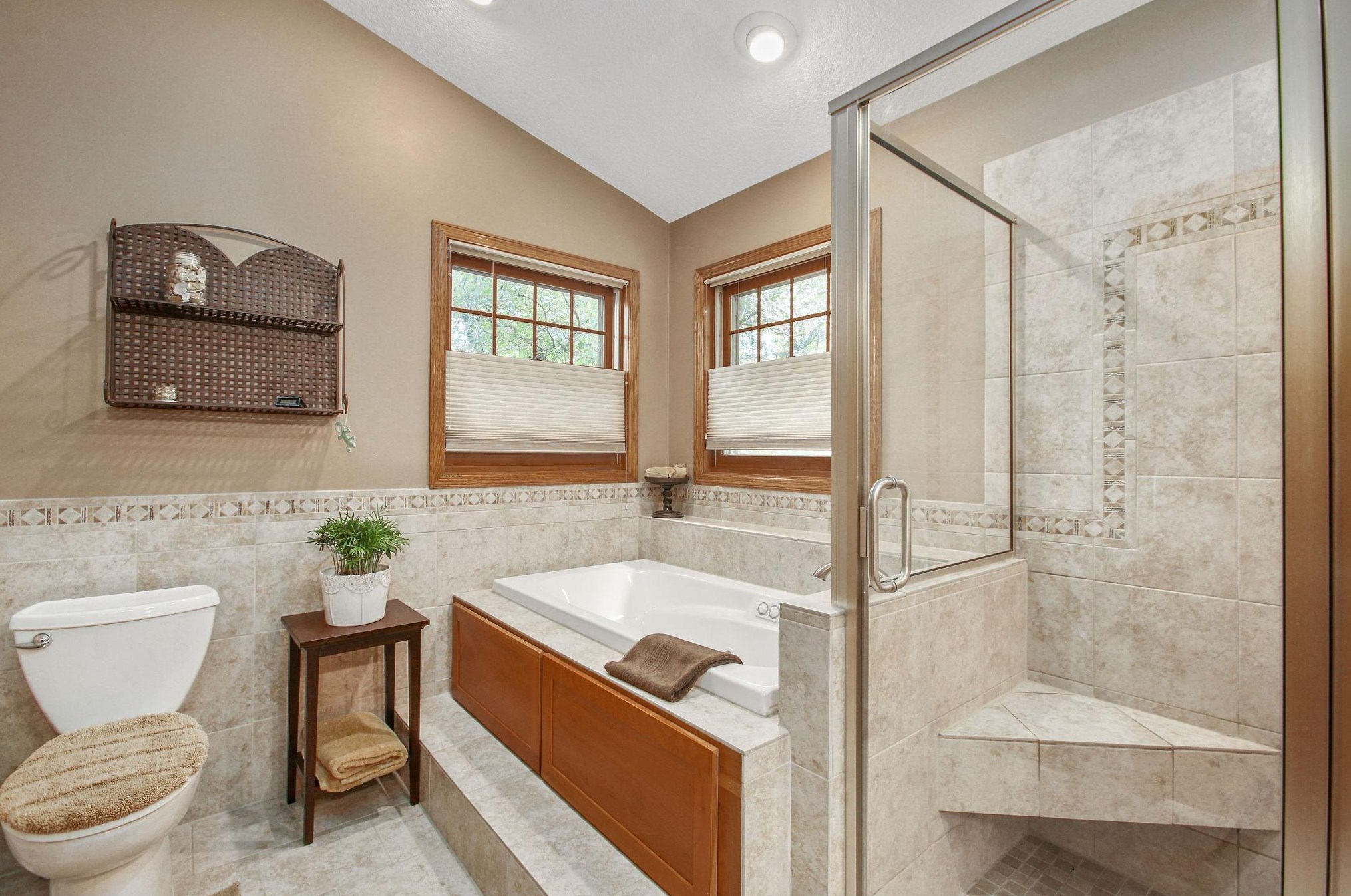 3214 Red Oak Dr, Saint Paul MN  55121-2336 exterior