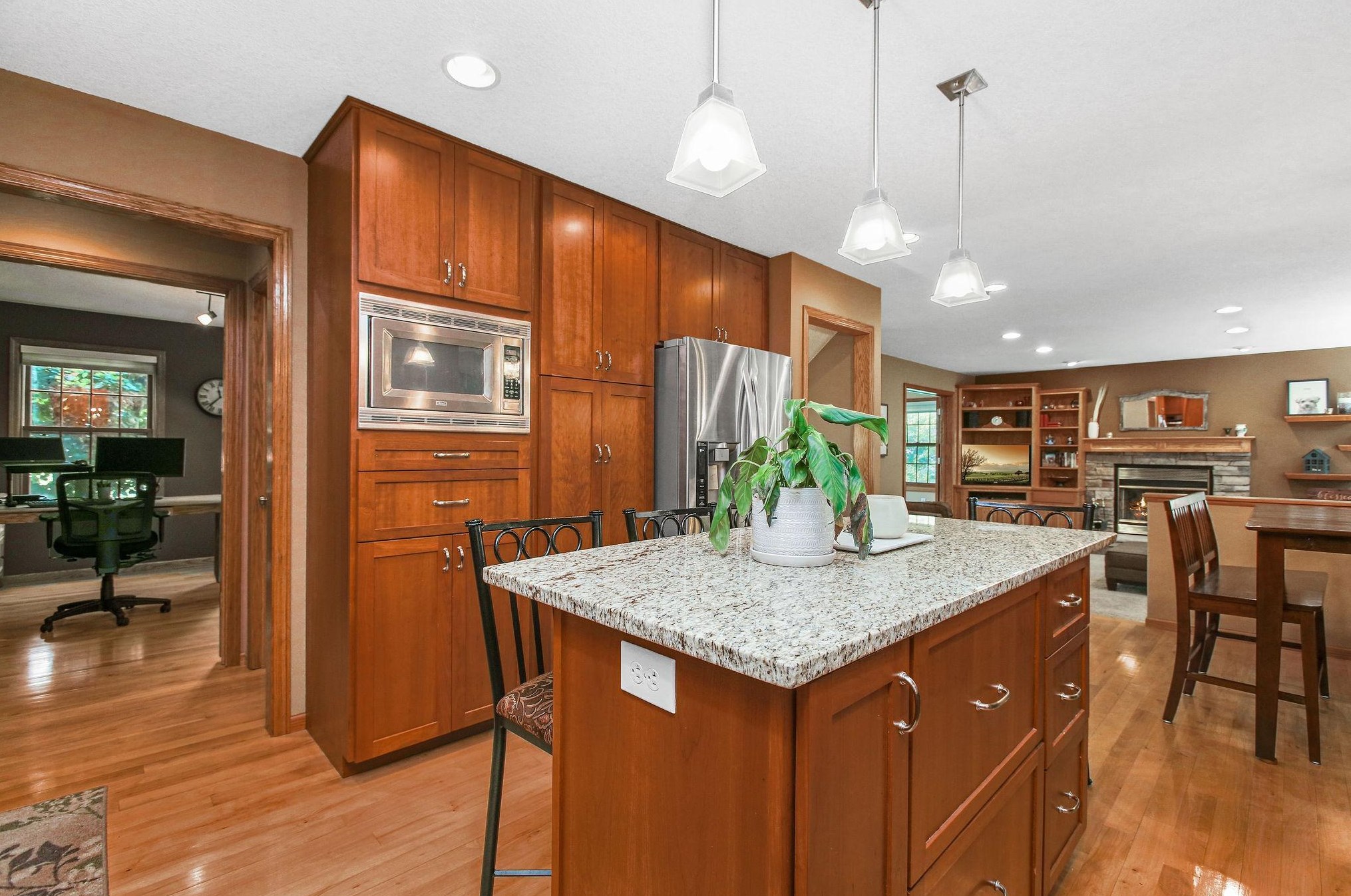 3214 Red Oak Dr, Saint Paul MN  55121-2336 exterior