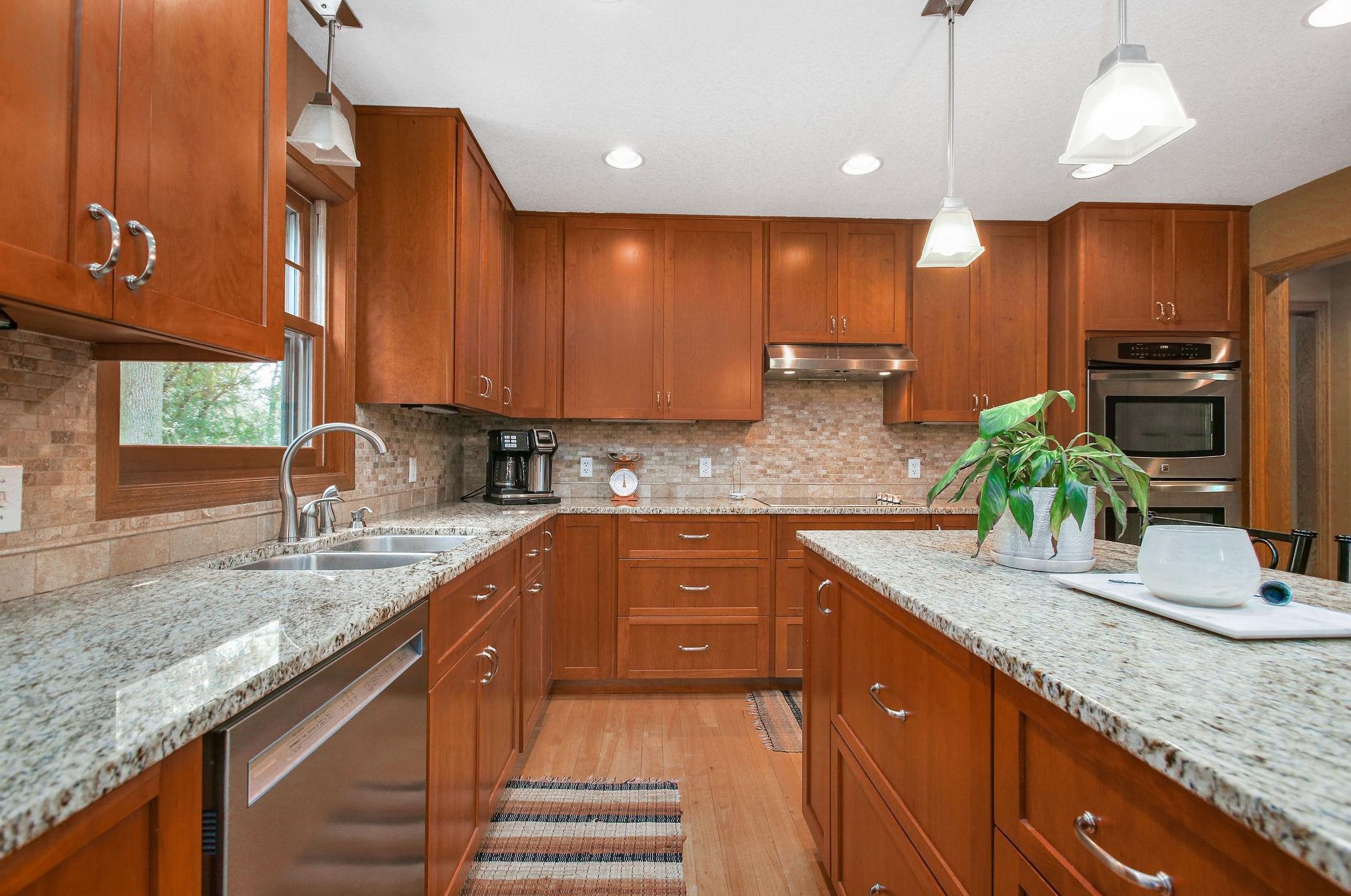 3214 Red Oak Dr, Saint Paul MN  55121-2336 exterior