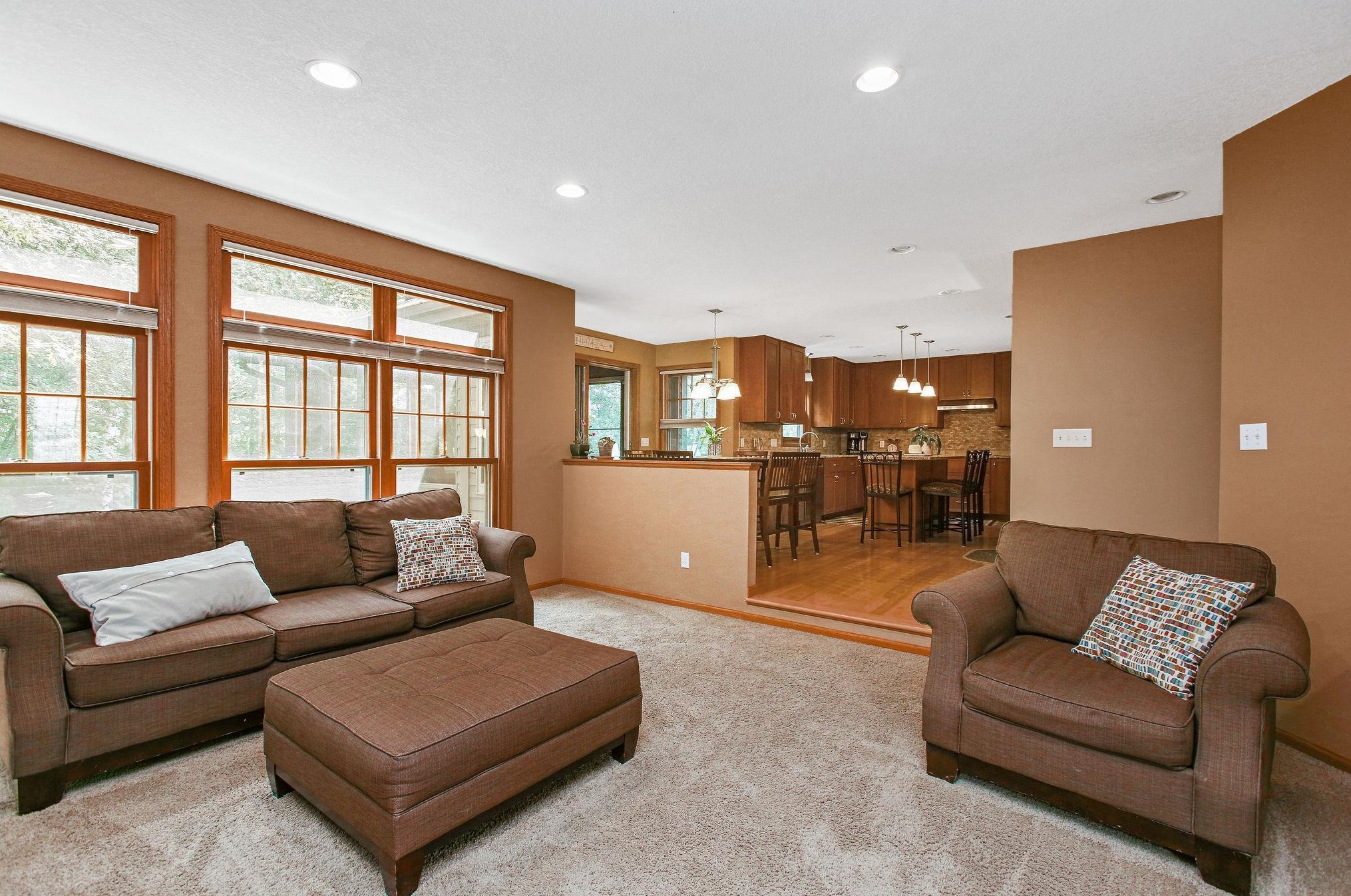 3214 Red Oak Dr, Saint Paul MN  55121-2336 exterior