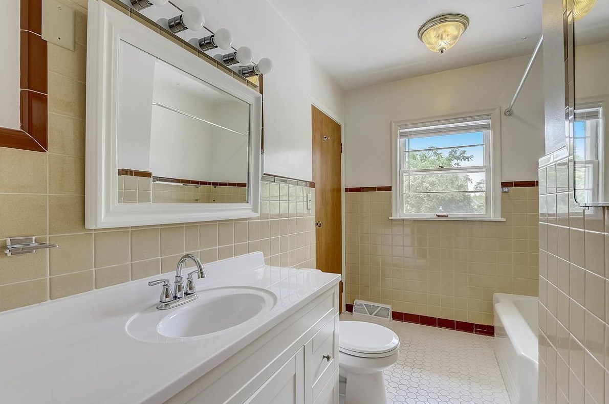 529 Otis Ave, Saint Paul MN  55104-4952 exterior