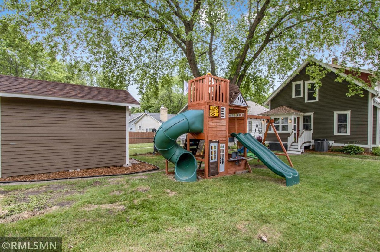 655 Sherwood Ave, Saint Paul MN  55106-1712 exterior
