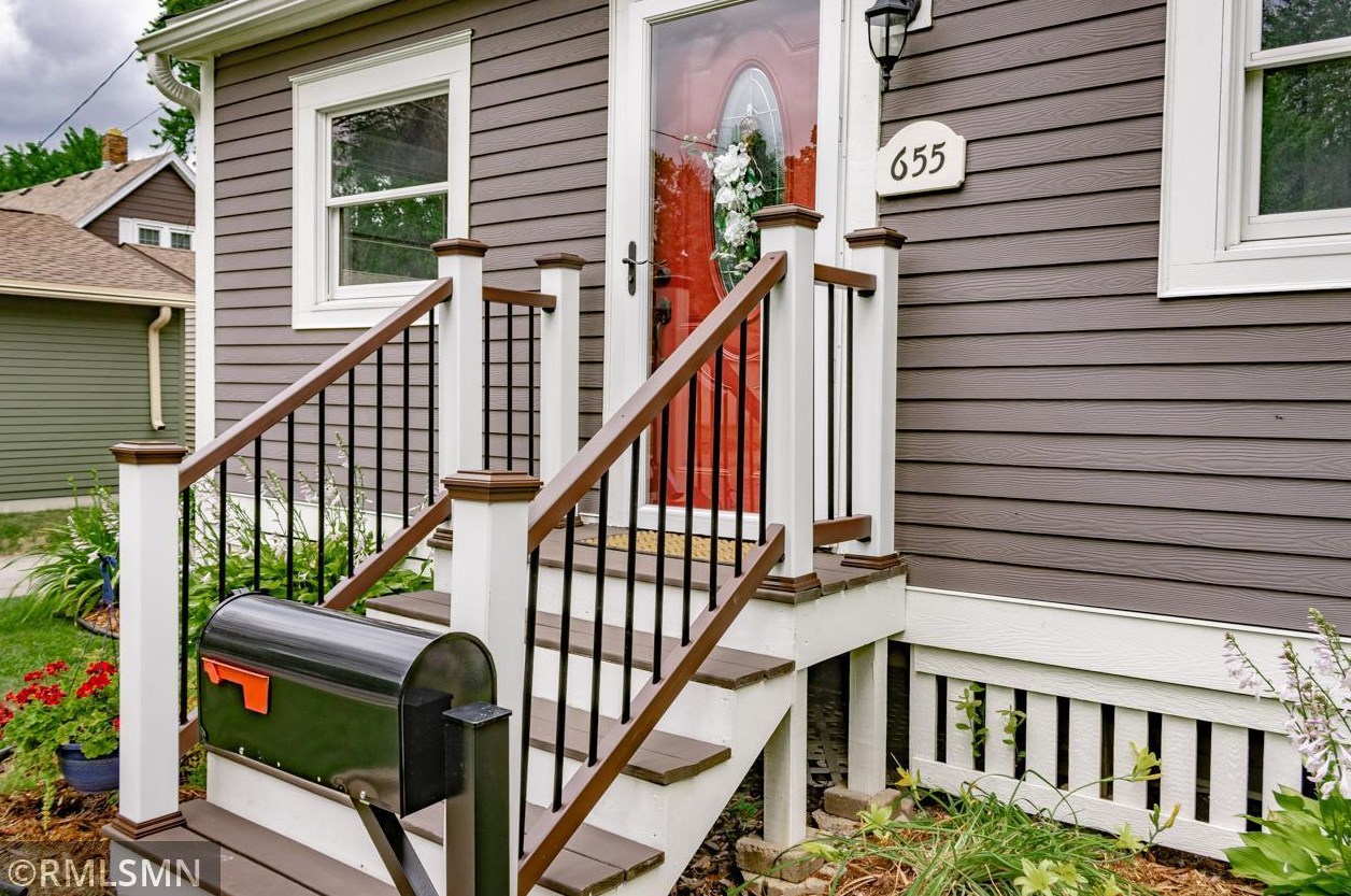655 Sherwood Ave, Saint Paul MN  55106-1712 exterior