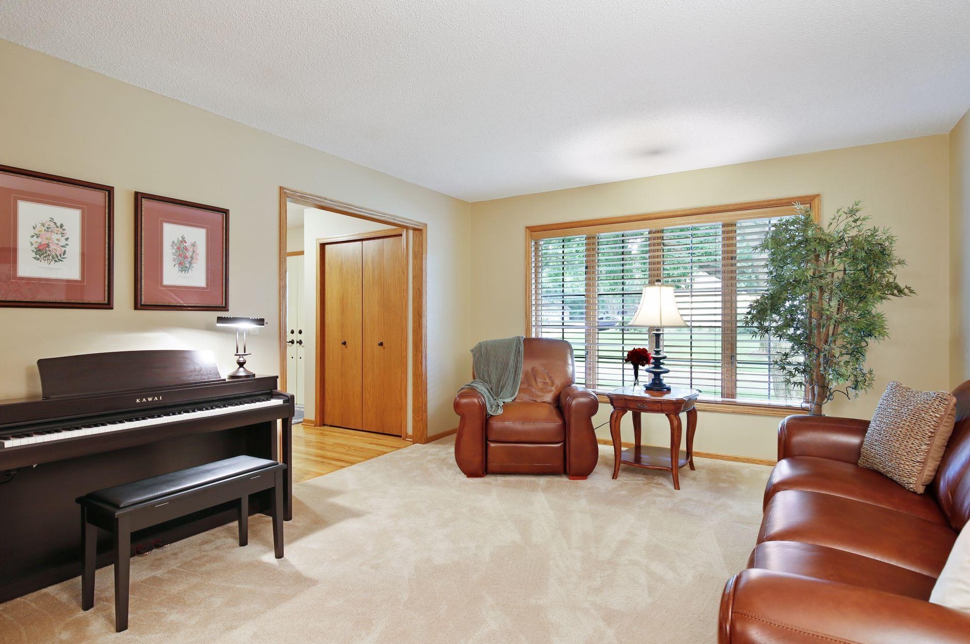 9039 Gould Rd, Edina MN  55347-3362 exterior