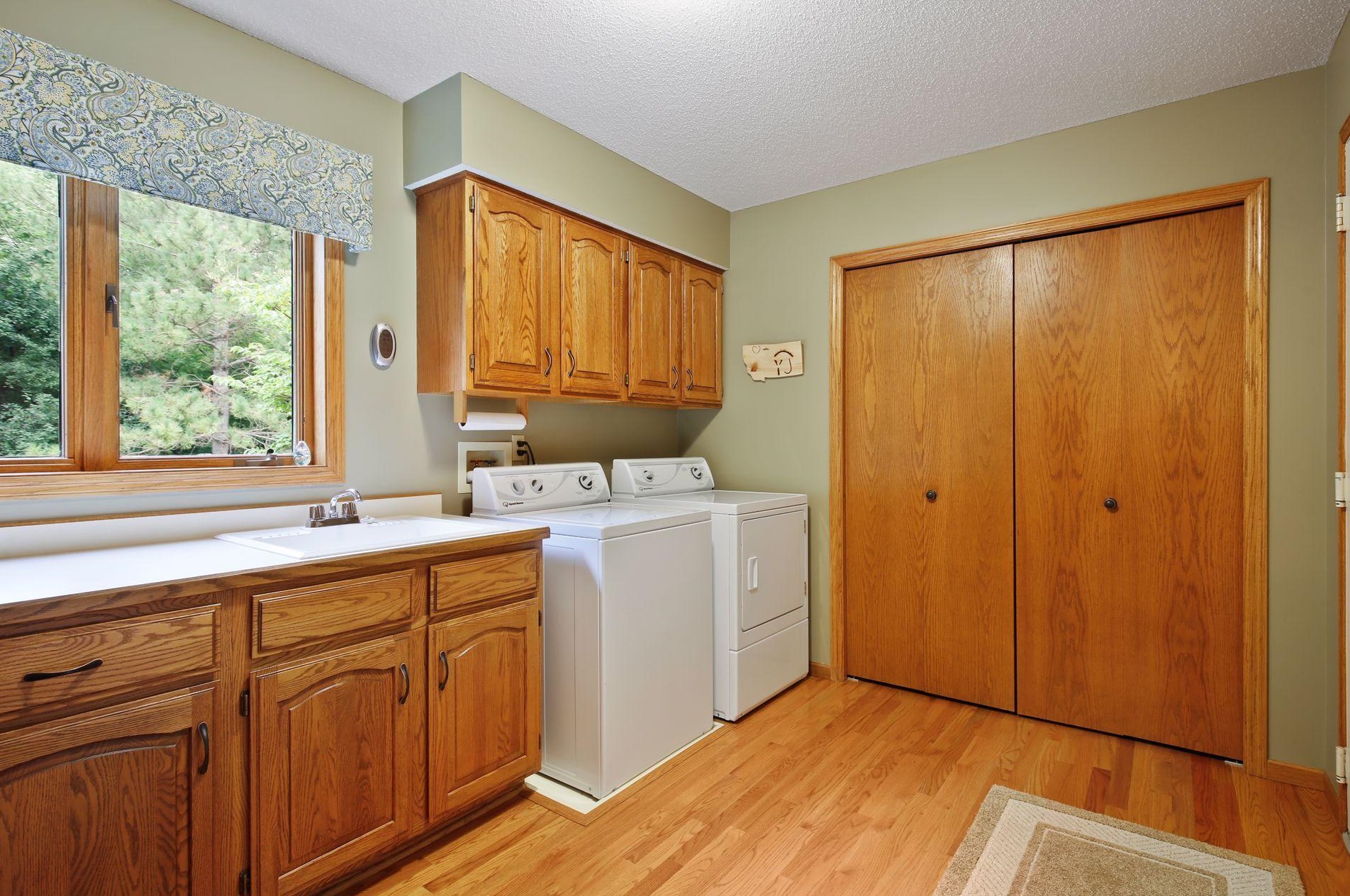 9039 Gould Rd, Edina MN  55347-3362 exterior