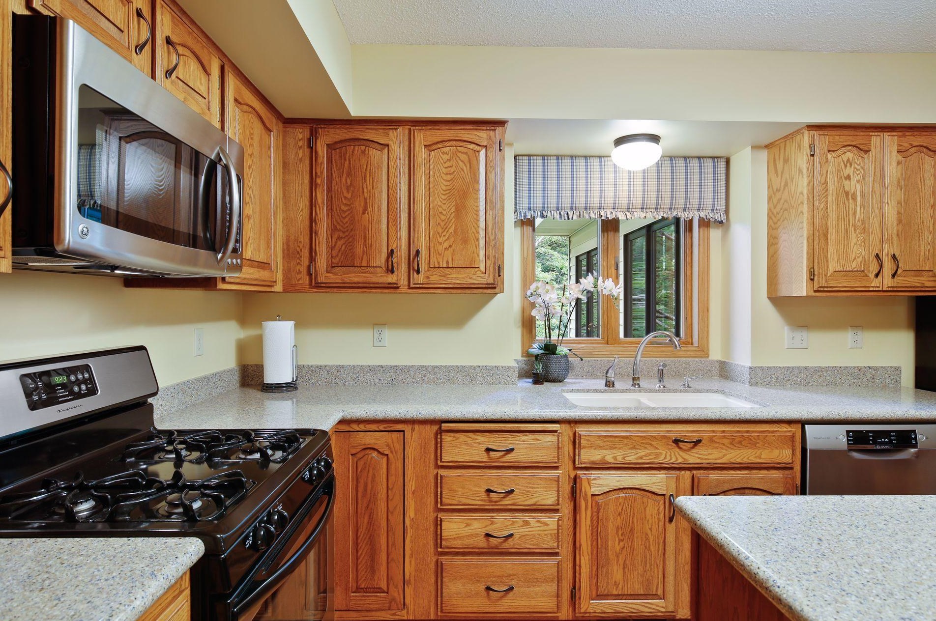 9039 Gould Rd, Edina MN  55347-3362 exterior