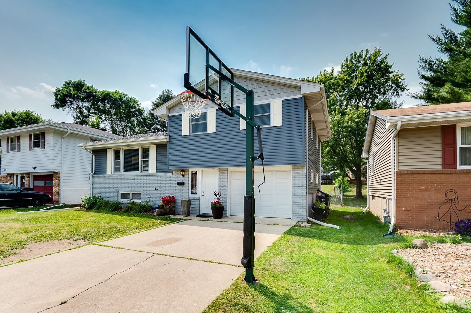 1545 Winchell St, Saint Paul MN  55106-1451 exterior