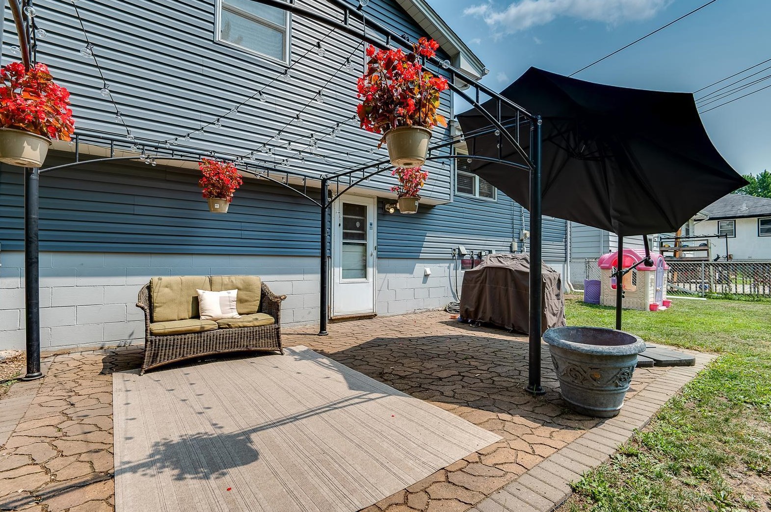 1545 Winchell St, Saint Paul MN  55106-1451 exterior