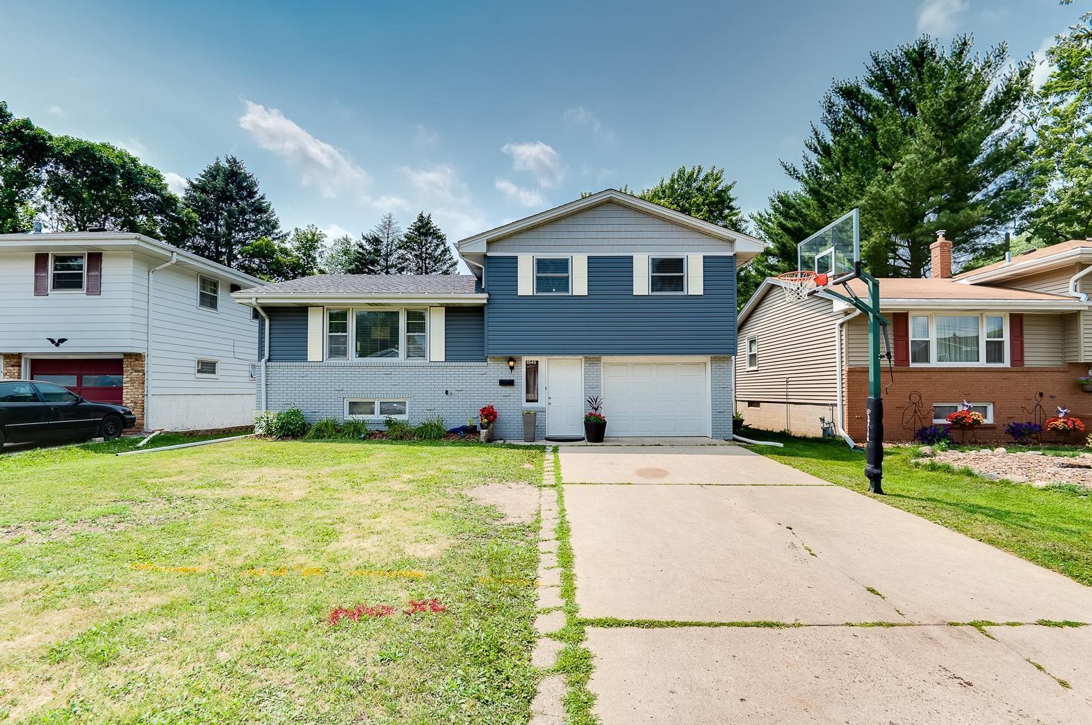 1545 Winchell St, Saint Paul MN  55106-1451 exterior