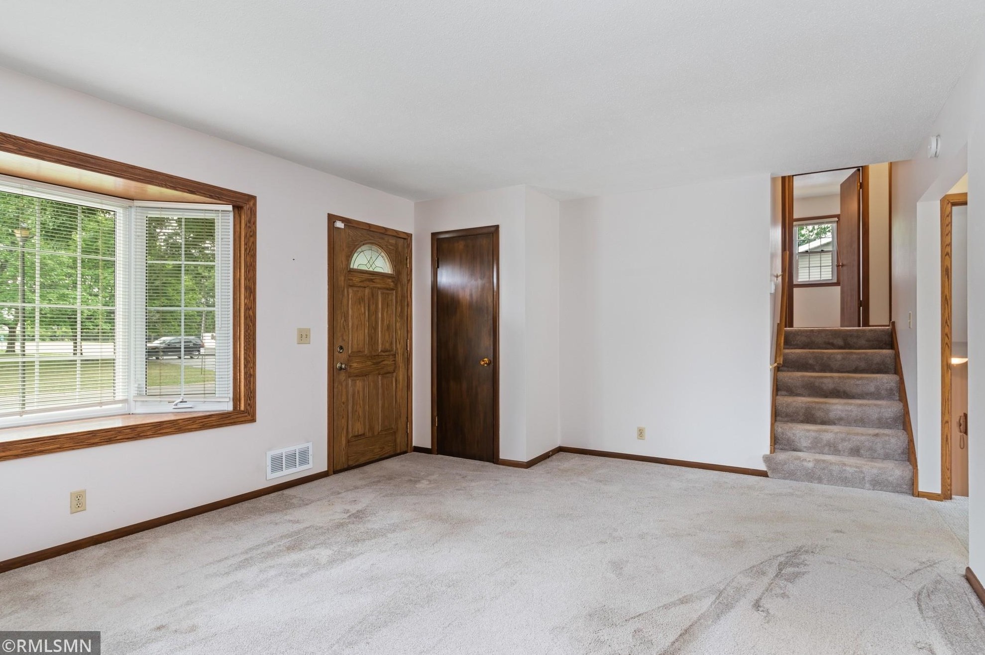 8953 Indahl Ave, Cottage Grove MN  55016-3346 exterior