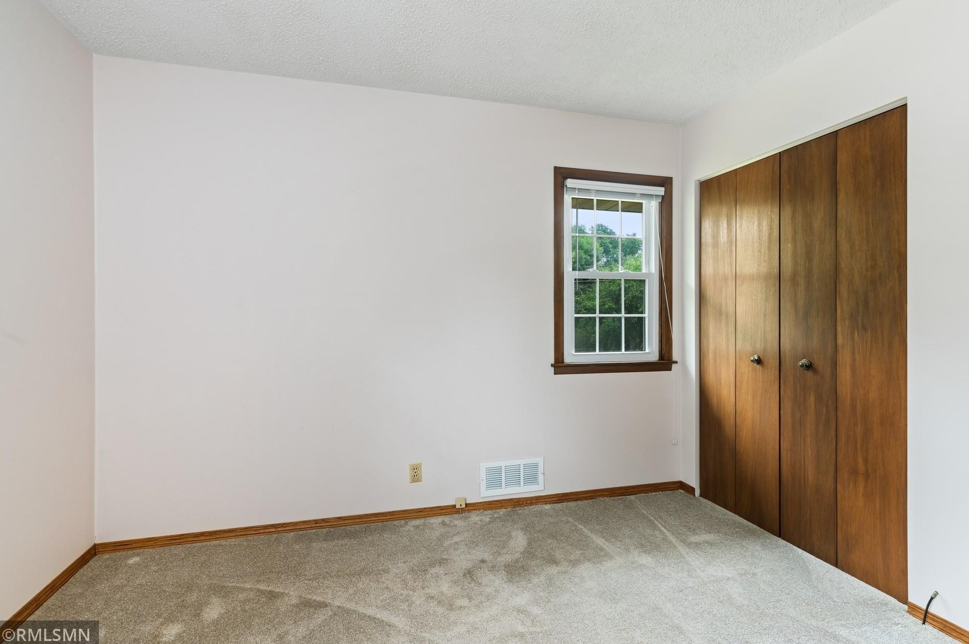 8953 Indahl Ave, Cottage Grove MN  55016-3346 exterior