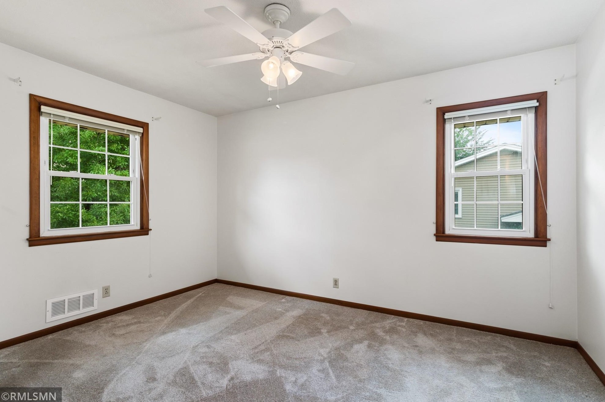 8953 Indahl Ave, Cottage Grove MN  55016-3346 exterior