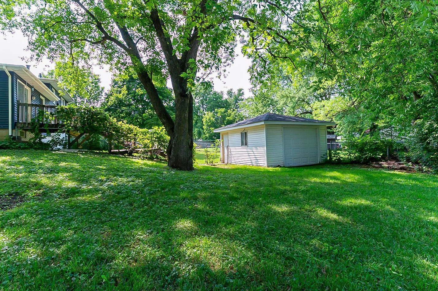 206 2nd St, Dodge Center MN 55927-9101 exterior