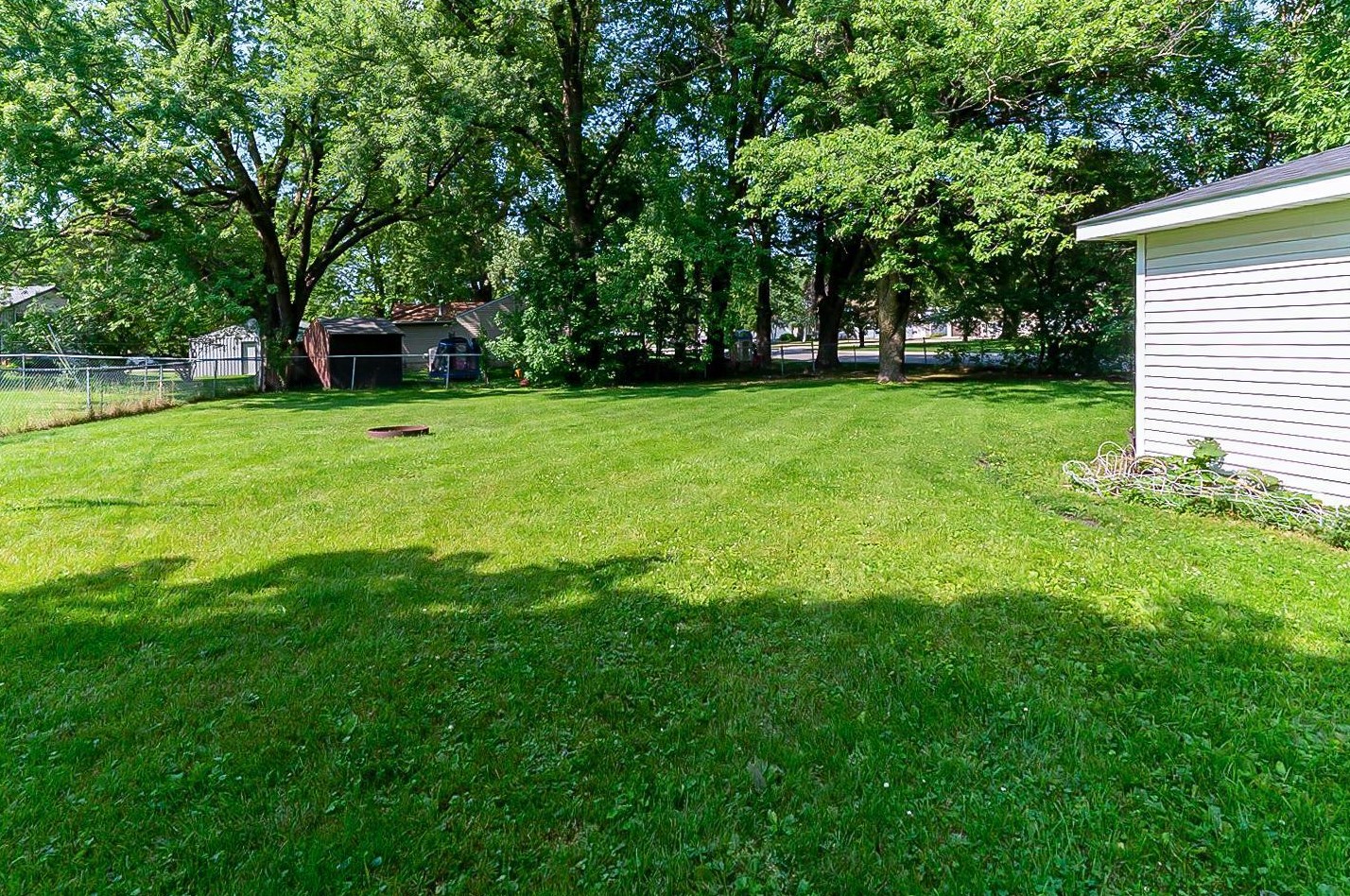 206 2nd St, Dodge Center MN 55927-9101 exterior