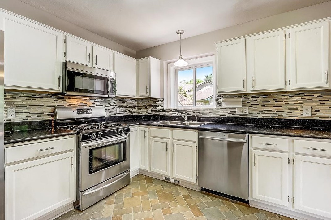 2164 Mcafee Cir, Saint Paul MN  55109-2511 exterior