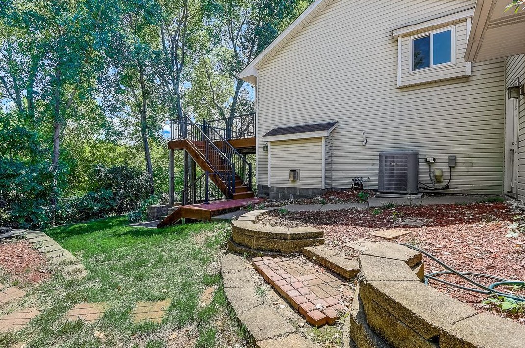 2164 Mcafee Cir, Saint Paul MN  55109-2511 exterior