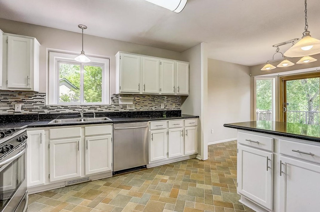 2164 Mcafee Cir, Saint Paul MN  55109-2511 exterior