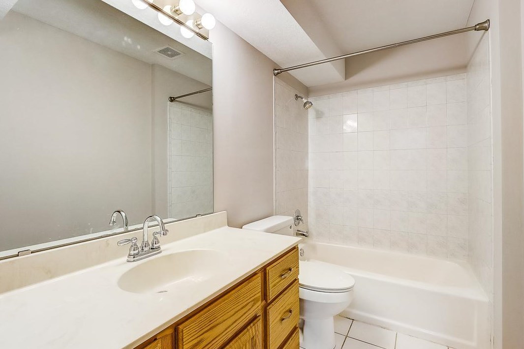 2164 Mcafee Cir, Saint Paul MN  55109-2511 exterior