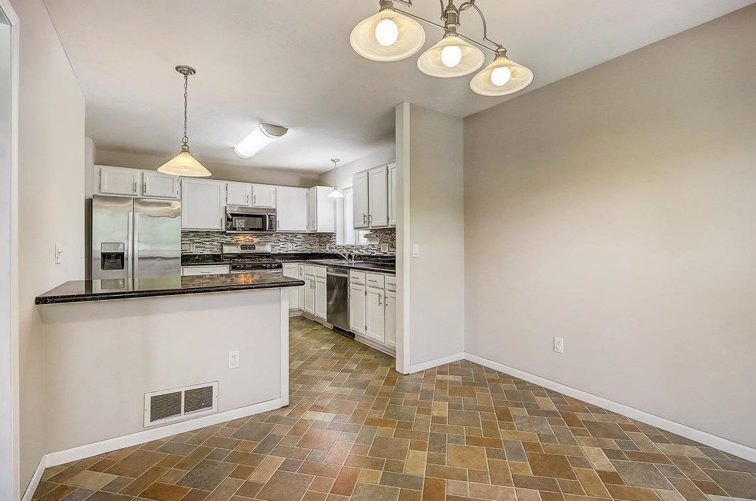 2164 Mcafee Cir, Saint Paul MN  55109-2511 exterior