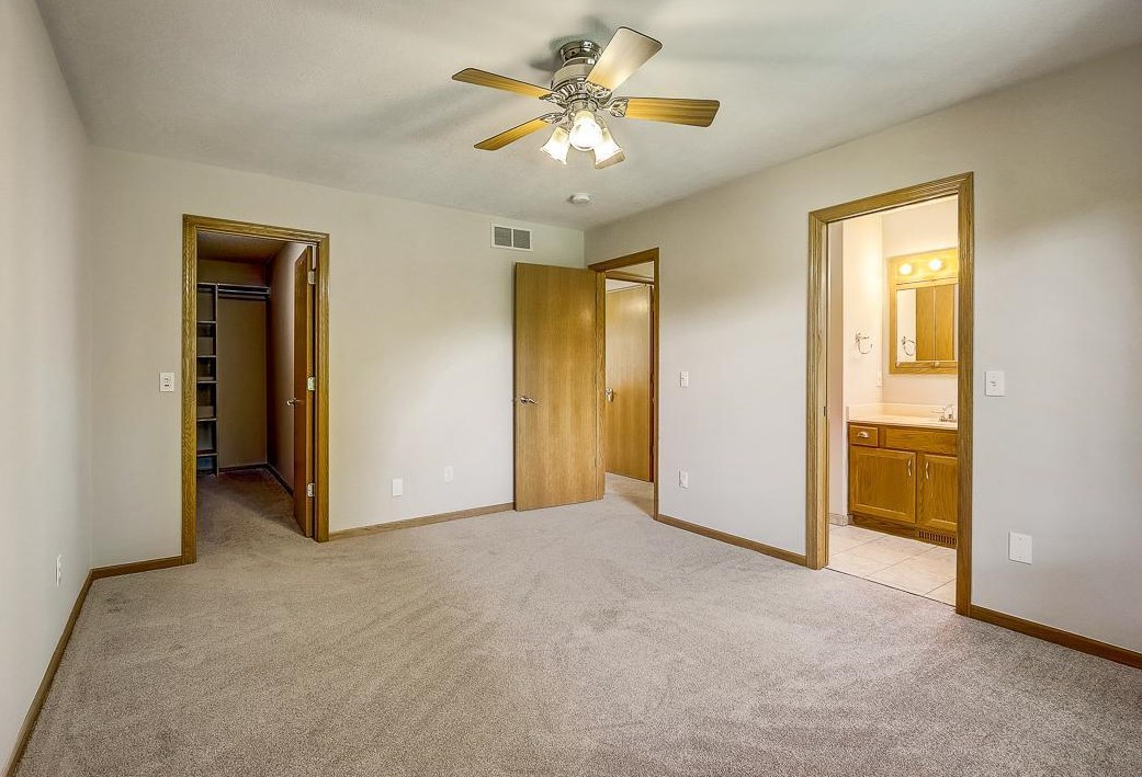 2164 Mcafee Cir, Saint Paul MN  55109-2511 exterior