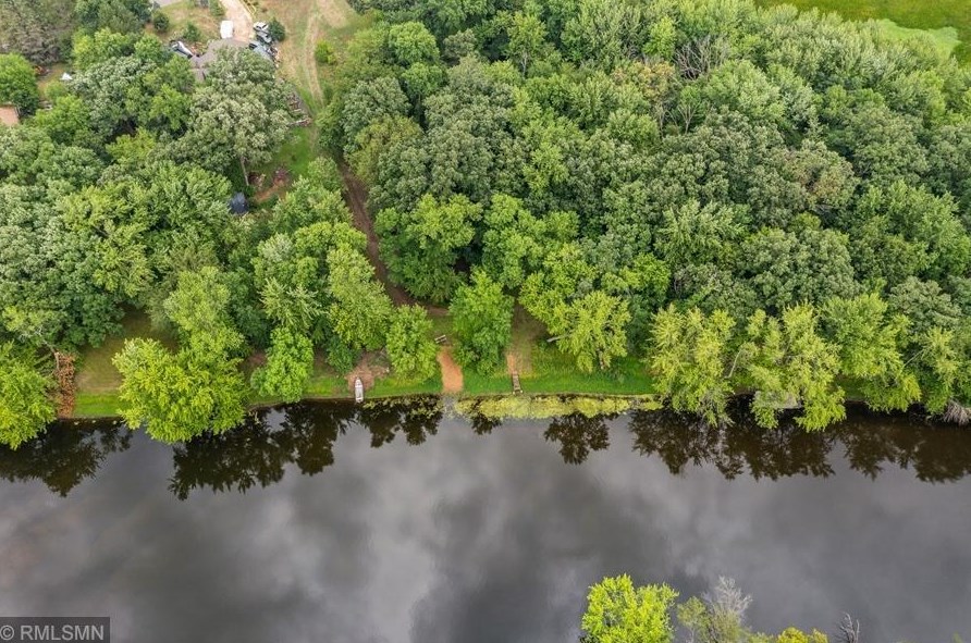 3250 Riverbank Dr, Isanti MN  55040-4336 exterior