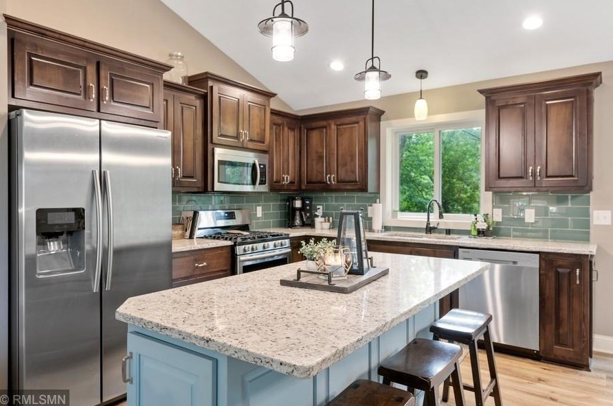 3250 Riverbank Dr, Isanti MN  55040-4336 exterior
