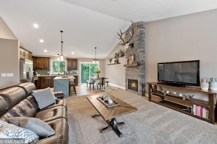 3250 Riverbank Dr, Isanti MN  55040-4336 exterior