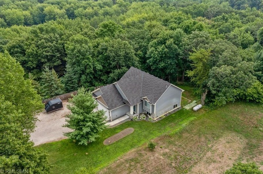 3250 Riverbank Dr, Isanti MN  55040-4336 exterior