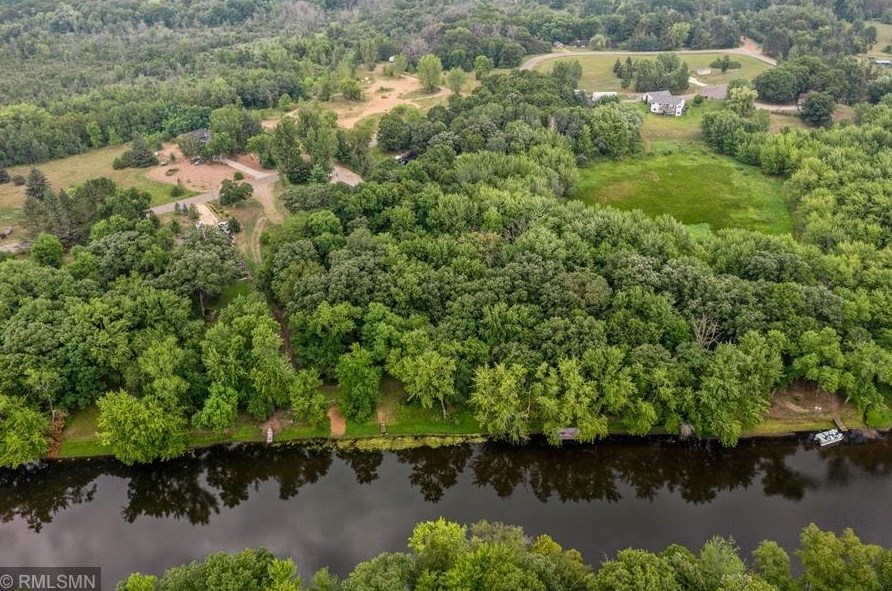 3250 Riverbank Dr, Isanti MN  55040-4336 exterior
