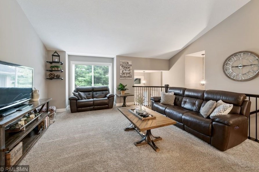 3250 Riverbank Dr, Isanti MN  55040-4336 exterior