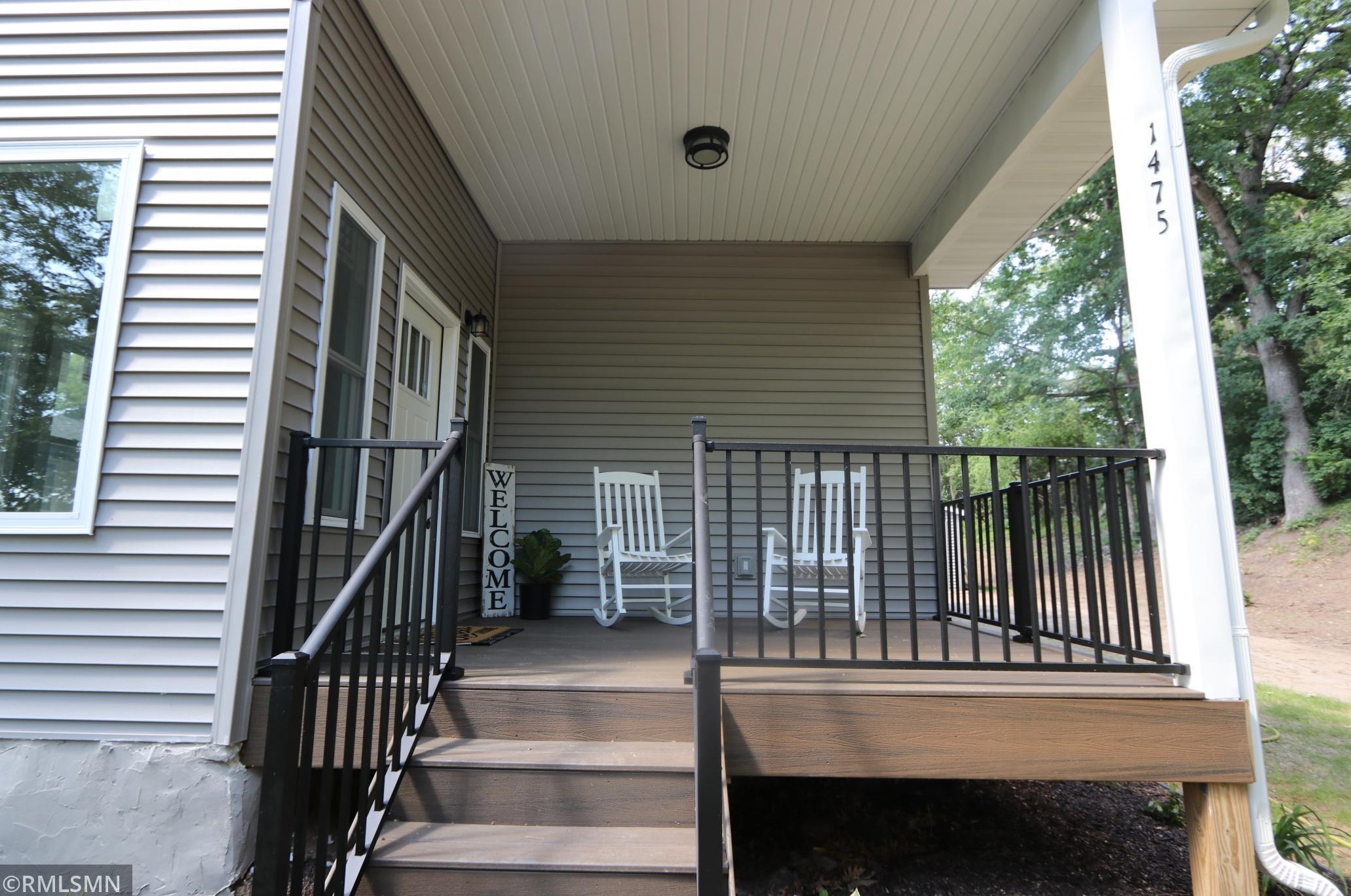 1475 Pacific St, Saint Paul MN  55106-6512 exterior