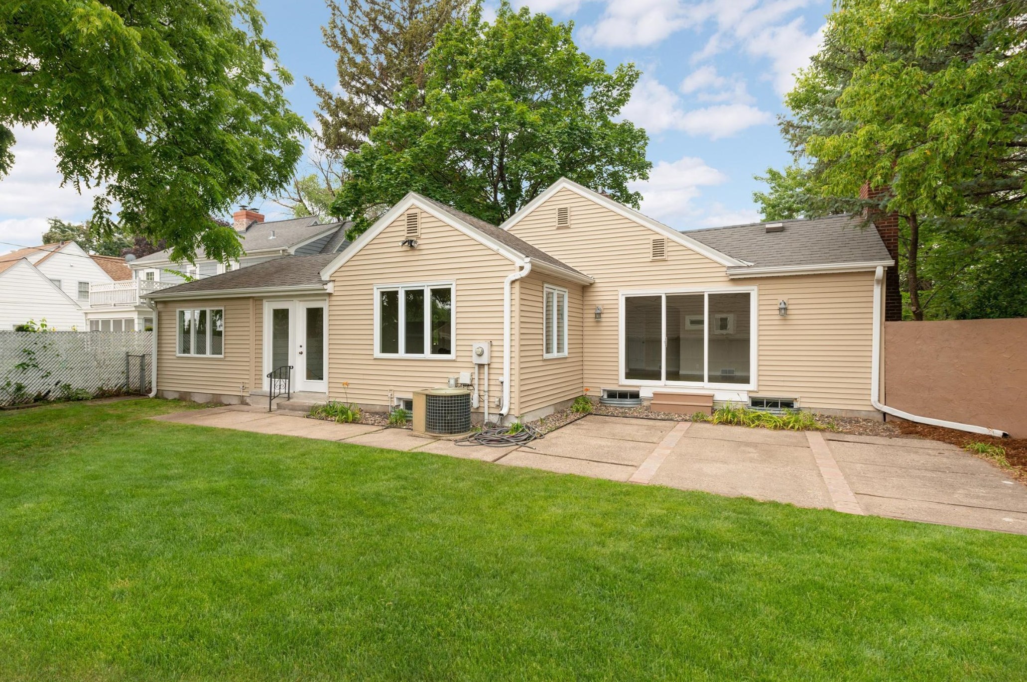 362 Lexington Pkwy, Saint Paul MN  55105-2963 exterior