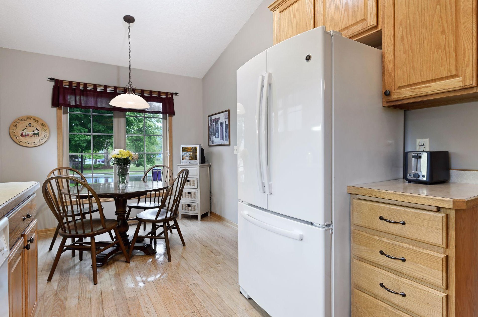 13696 Fenwick Cir, Edina MN 55346-3008 exterior