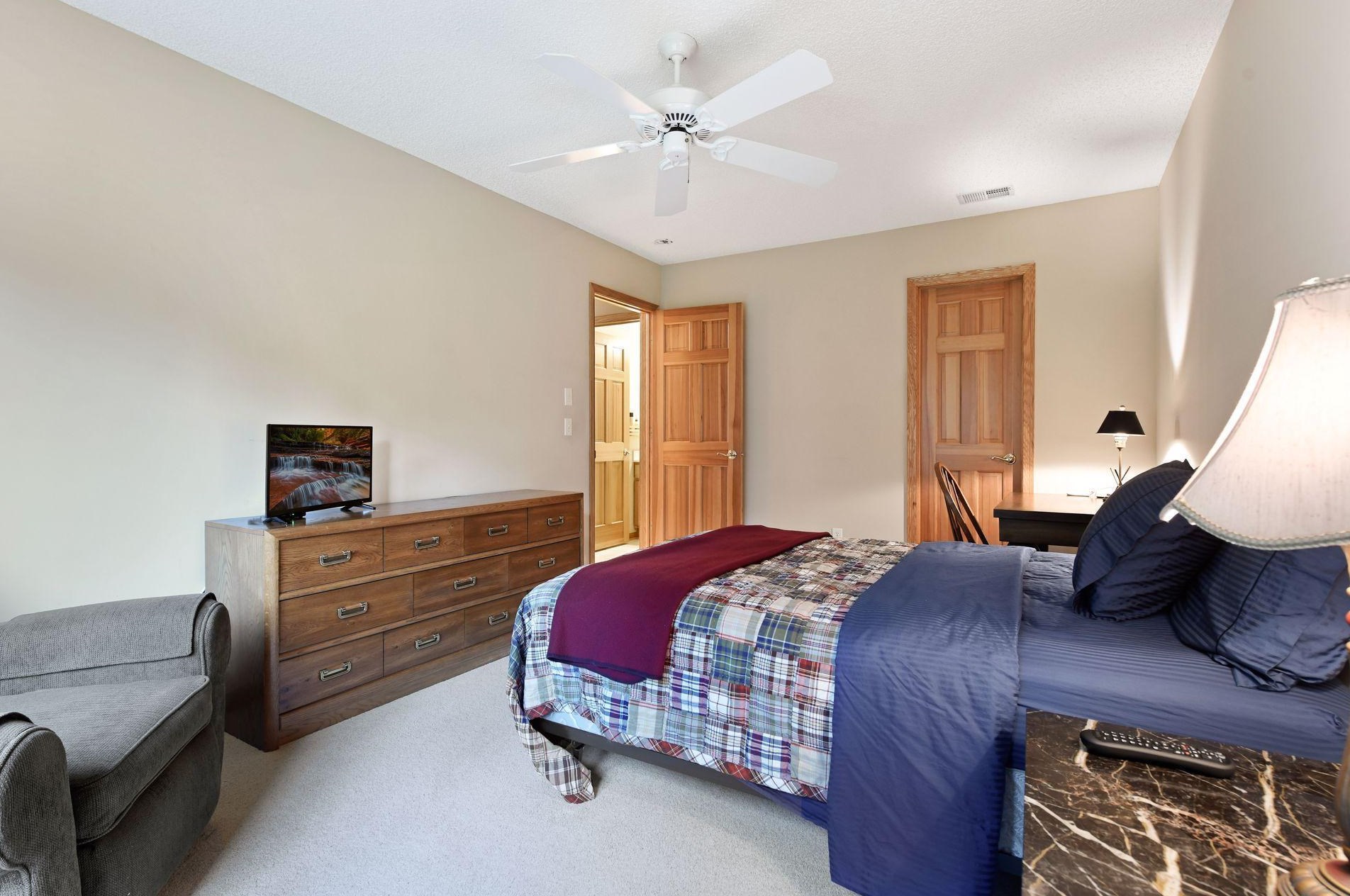 13696 Fenwick Cir, Edina MN 55346-3008 exterior