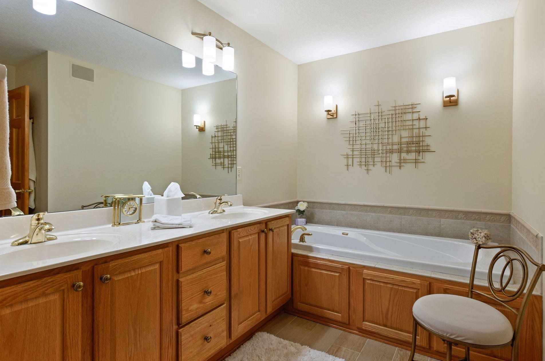 13696 Fenwick Cir, Edina MN 55346-3008 exterior