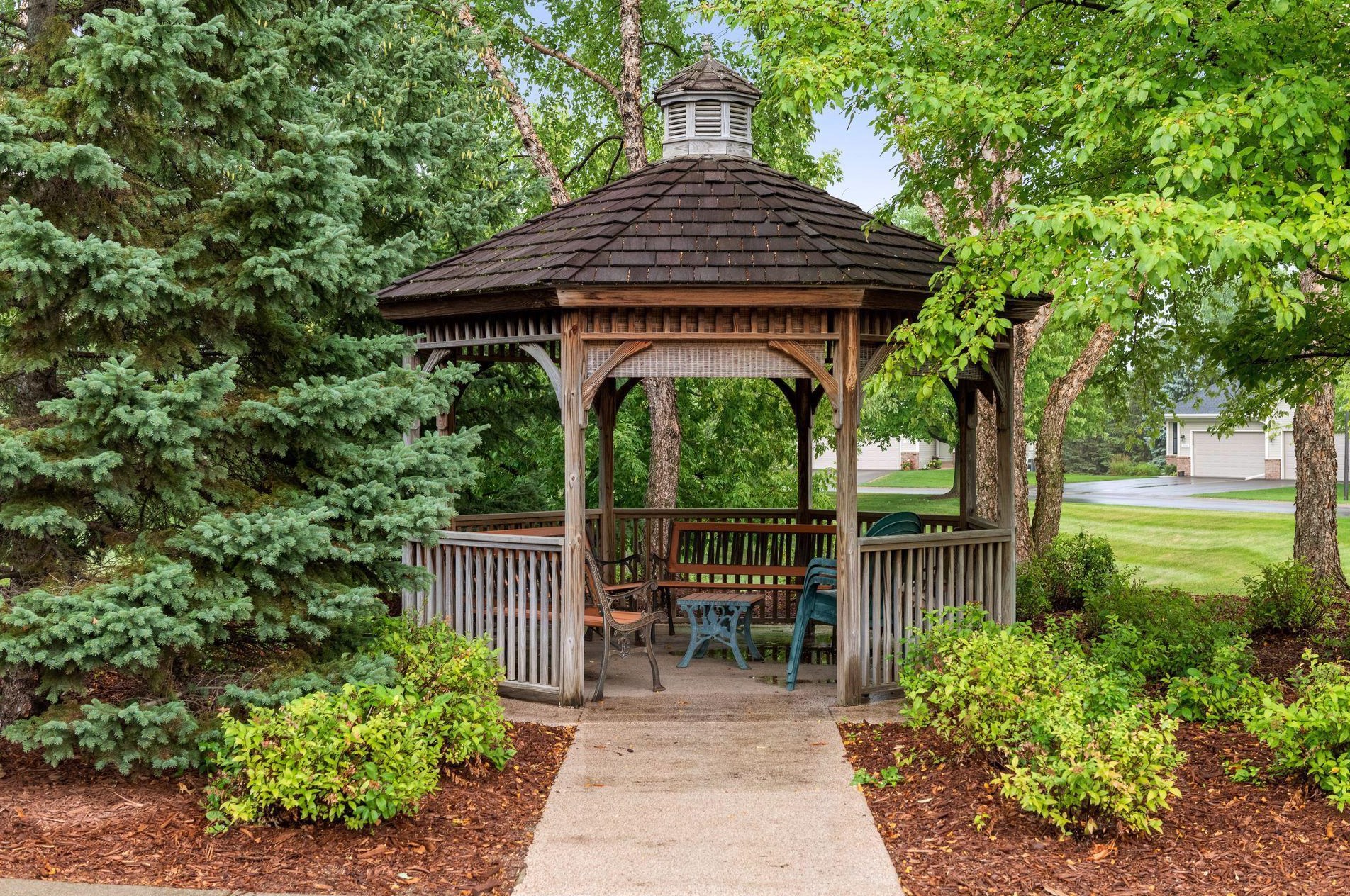 13696 Fenwick Cir, Edina MN 55346-3008 exterior