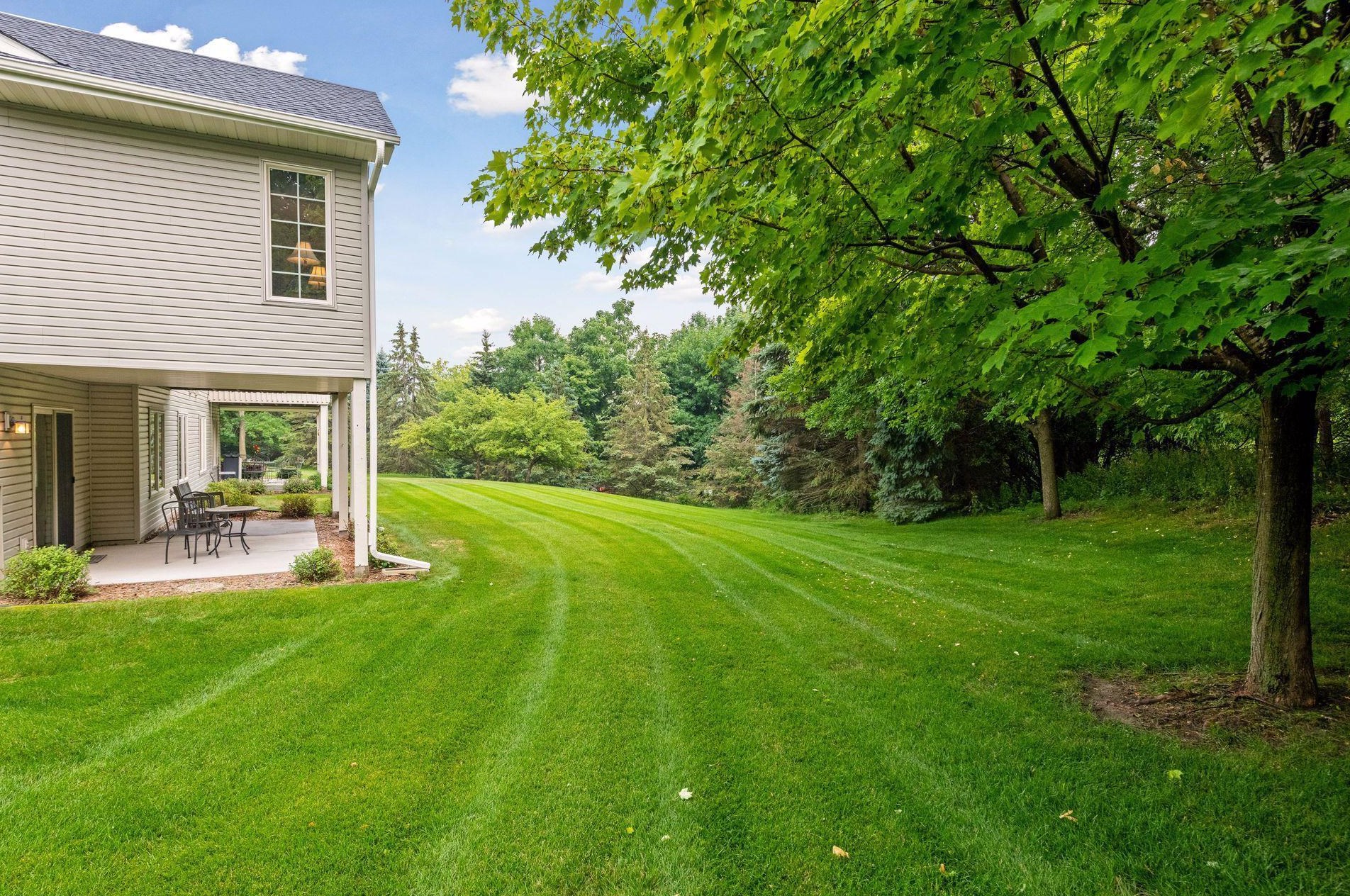 13696 Fenwick Cir, Edina MN 55346-3008 exterior