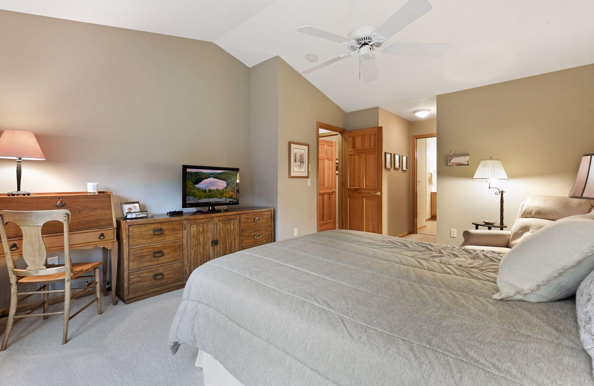 13696 Fenwick Cir, Edina MN 55346-3008 exterior