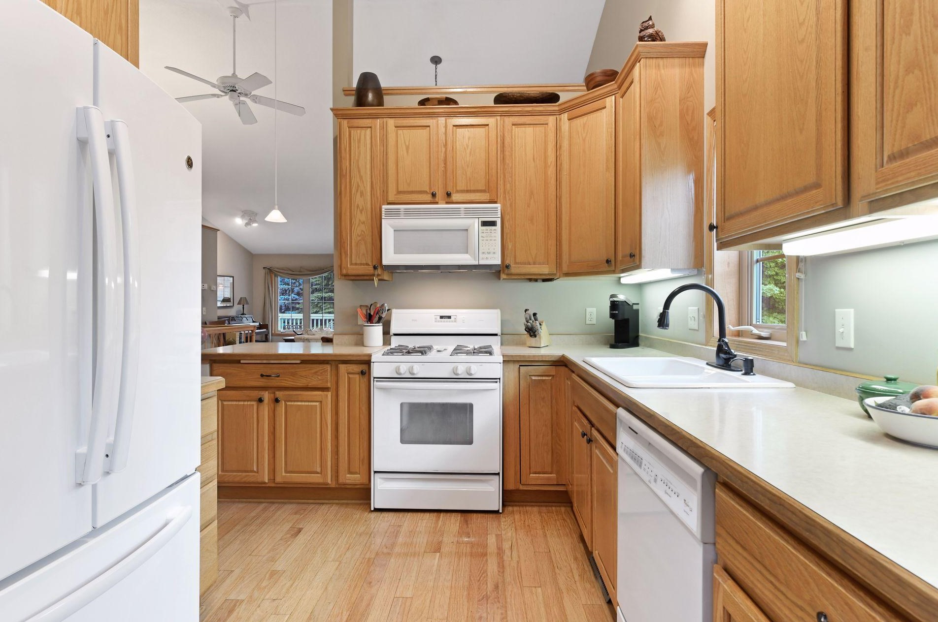 13696 Fenwick Cir, Edina MN 55346-3008 exterior