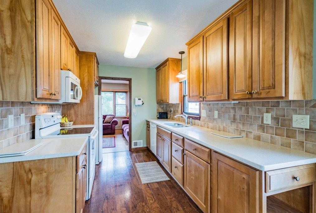 1638 Sherwood Ave, Saint Paul MN  55106-2214 exterior