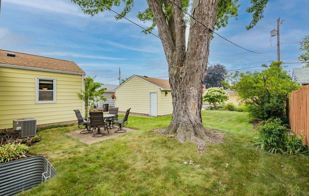 1638 Sherwood Ave, Saint Paul MN  55106-2214 exterior
