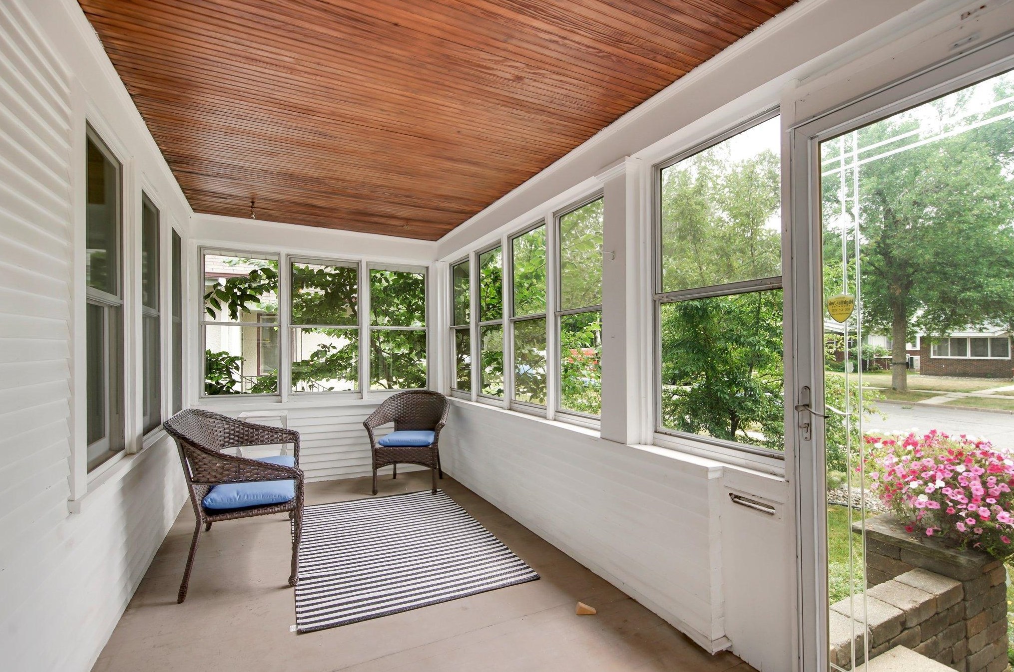 1447 Portland Ave, Saint Paul MN  55104-6812 exterior